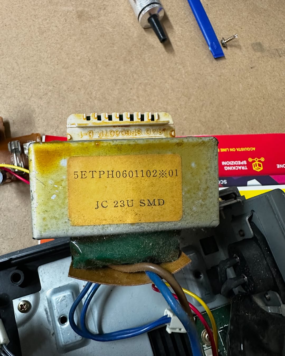 Trasformatore originale bruciato del Philips MSX2 VG-8235 rimosso